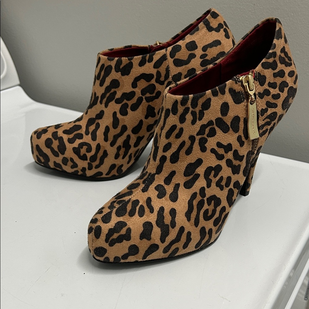 Christian Siriano Leopard Heeled Boots Booties 9.5 NWT - Picture 7 of 14